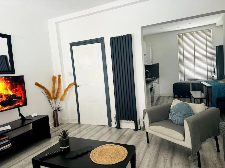 Luxe Living Family Home - Beach, Wifi, Parking Свонсі Екстер'єр фото