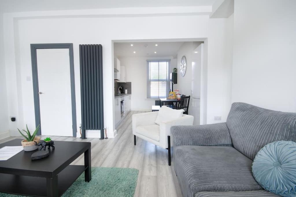 Luxe Living Family Home - Beach, Wifi, Parking Свонсі Екстер'єр фото